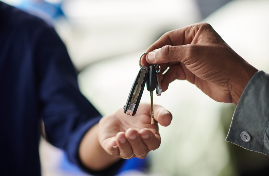 Handing over of vehicle keys